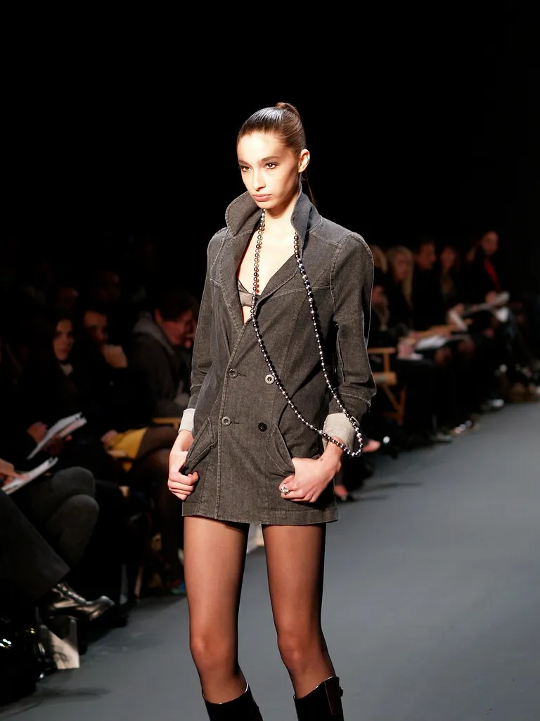 Editorial de sastrería, traje a rayas