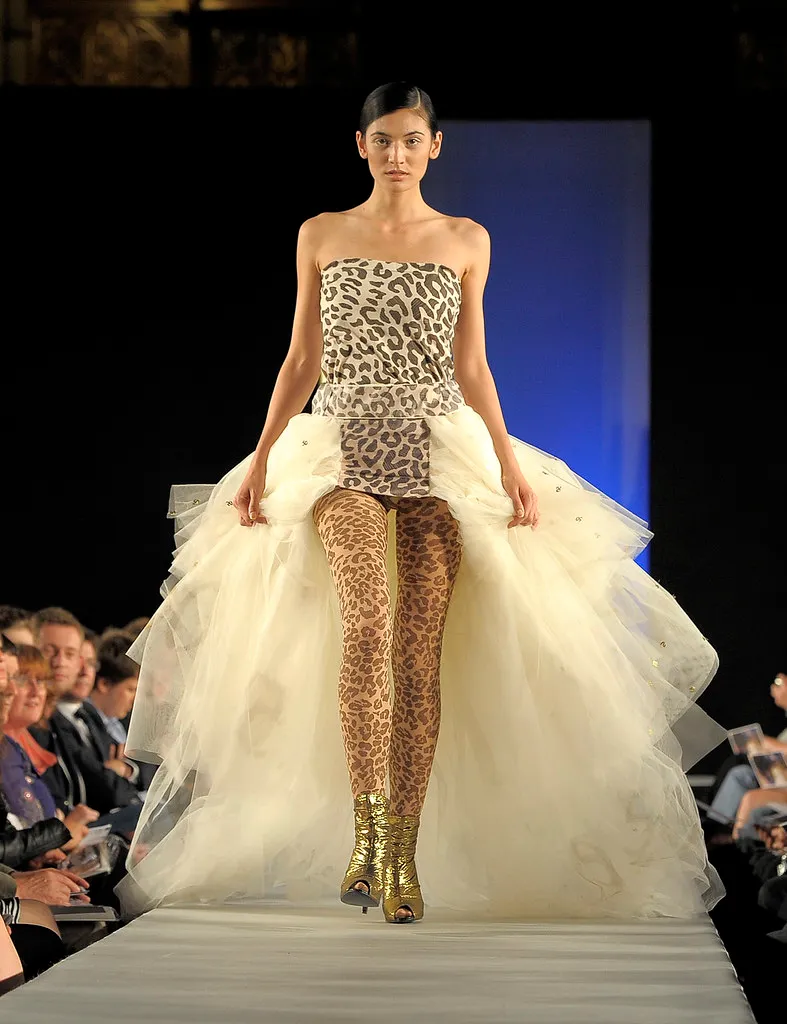 Pasarela de alta costura, vestido de tul